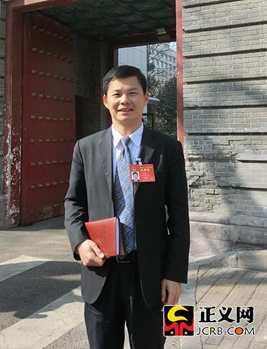 天下人年夜代表、珠海格力电器股份无限公司副总裁陈伟才。谢文英 摄