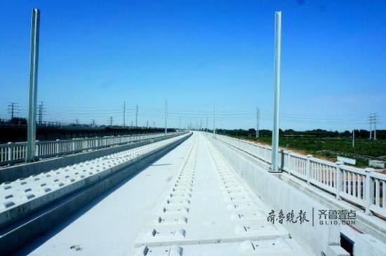 济青高铁工程无砟轨道铺装曾经基础实现。齐鲁晚报齐鲁壹点 图