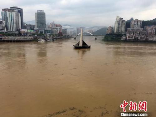 6月22日，闽江上游延平支流江面水位上涨。　张丽君 摄